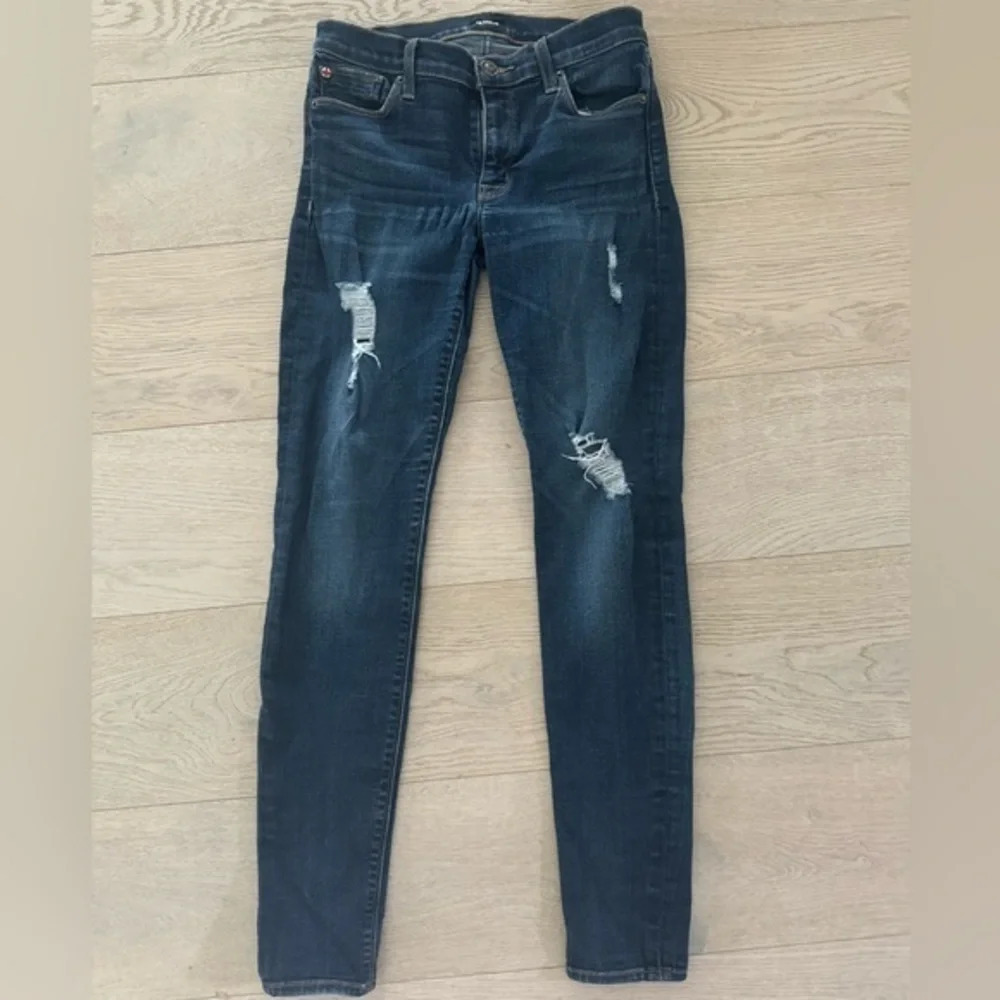 Hudson dark denim distressed skinny jean size 27